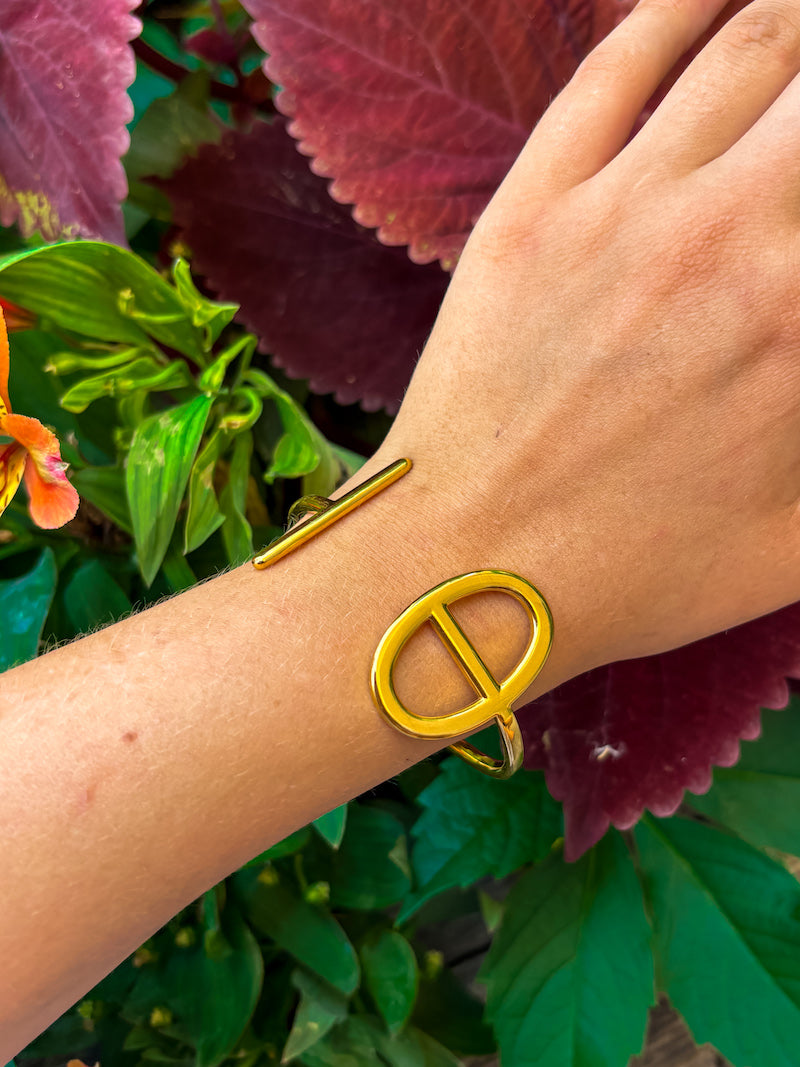 Bracelet jonc doré en acier – Design géométrique ajouré