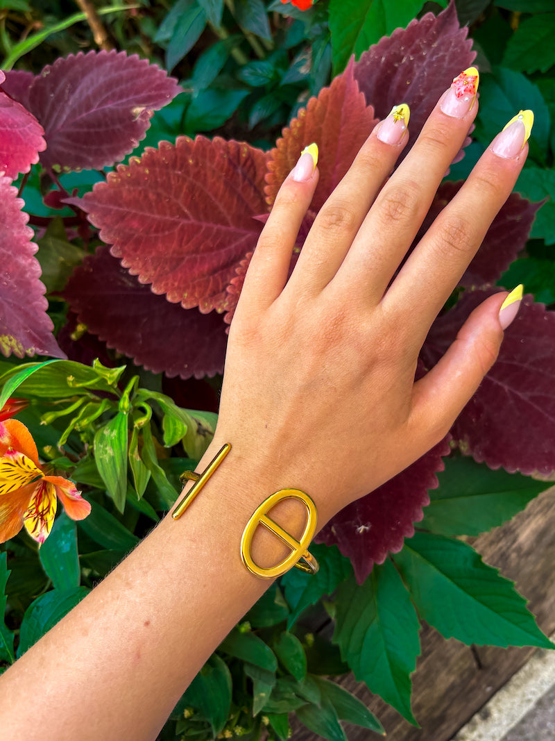 Bracelet jonc doré en acier – Design géométrique ajouré