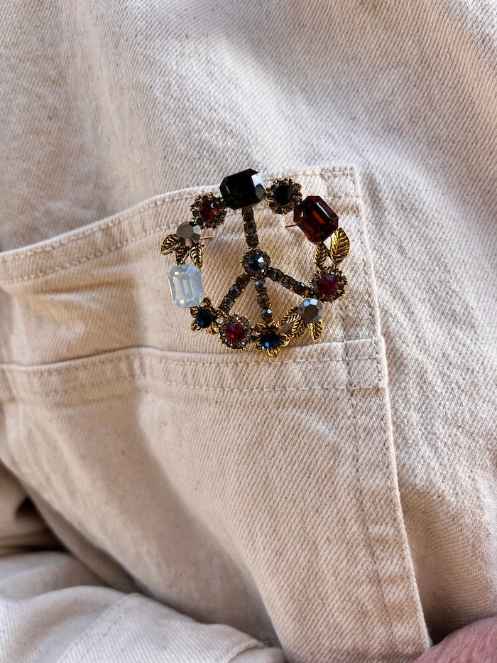 Broche Peace & Love en strass multicolore