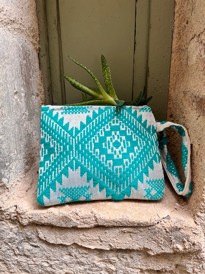 Trousse perlée motif graphique