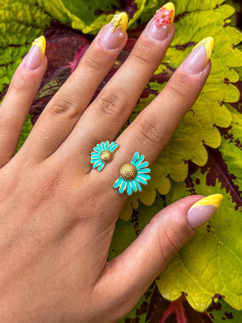 Bague pâquerette bleue en acier doré – Fraîcheur fleurie et intemporelle