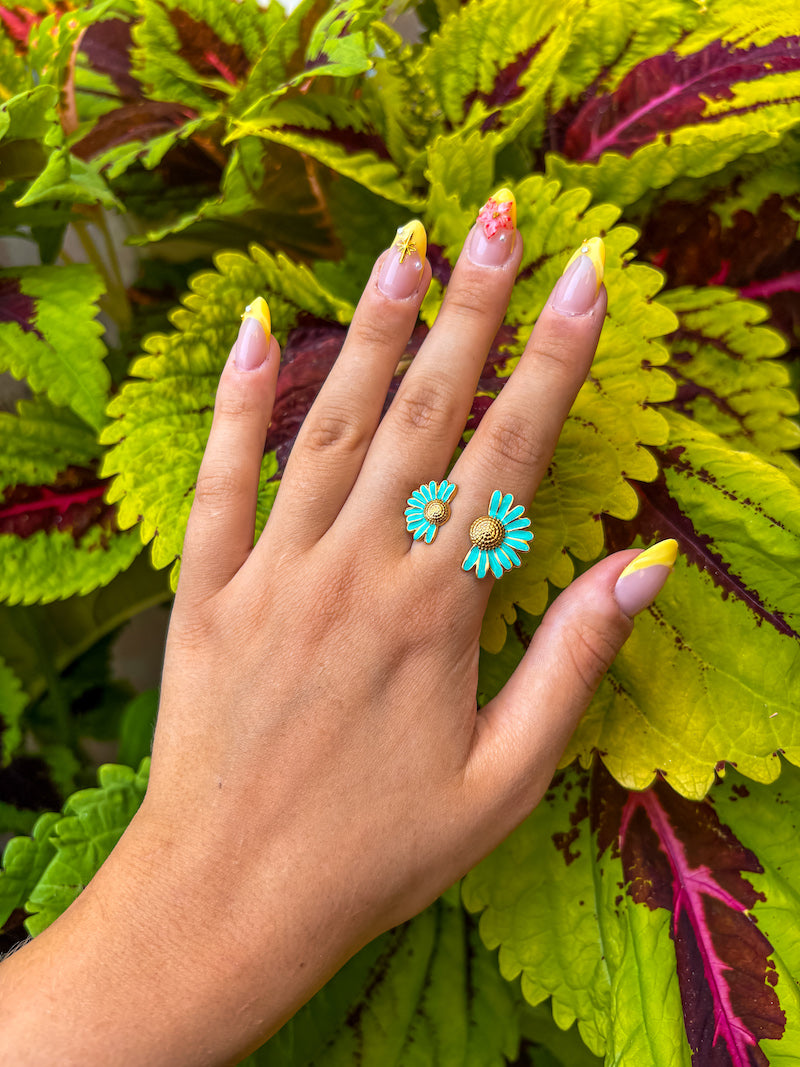 Bague pâquerette bleue en acier doré – Fraîcheur fleurie et intemporelle