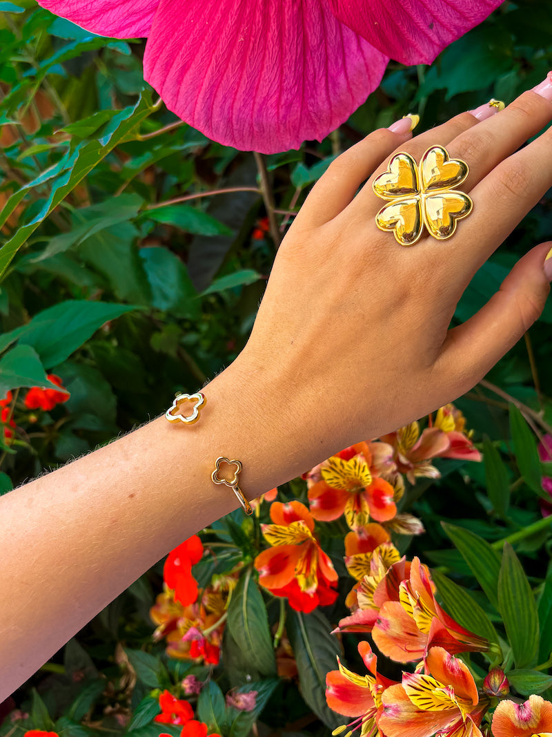 Bague trèfle doré en acier inoxydable – Élégance & porte-bonheur