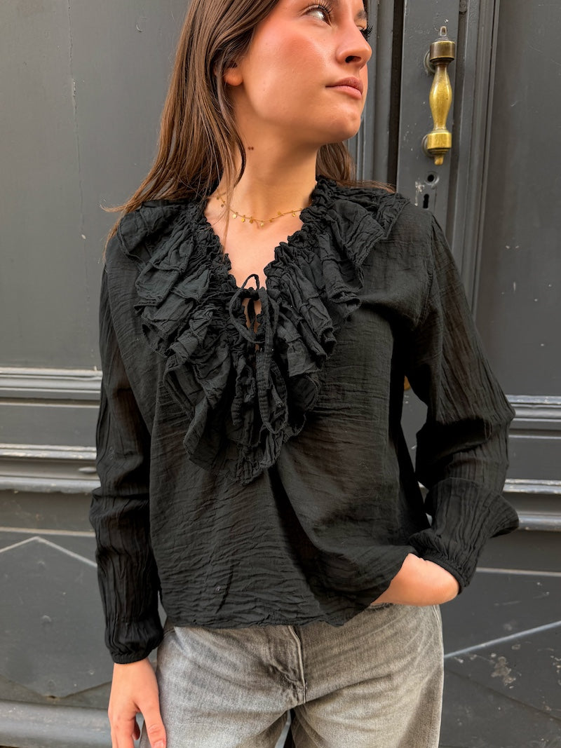 Blouse noire bohème à volants
