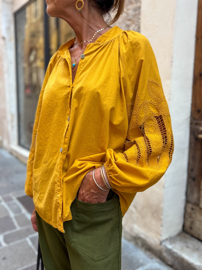 Blouse boutonnée broderies sur les manches - Bohème et chic