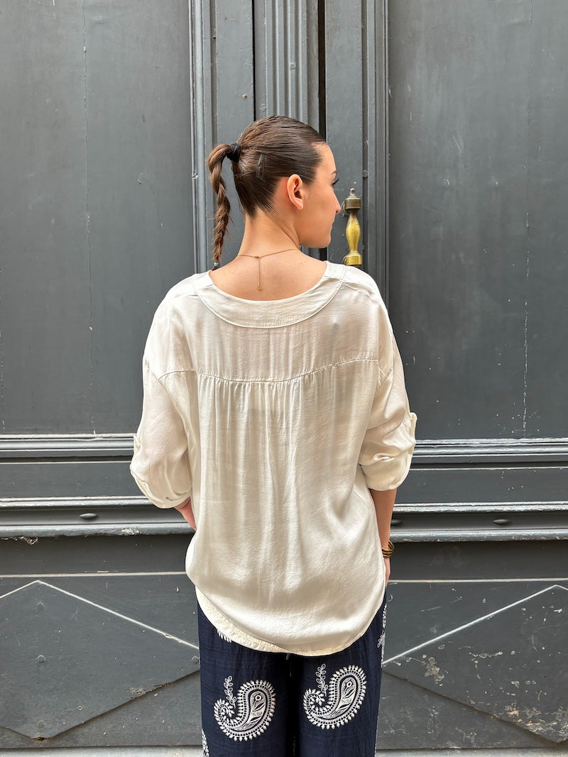 Blouse blanche satinée pour femme