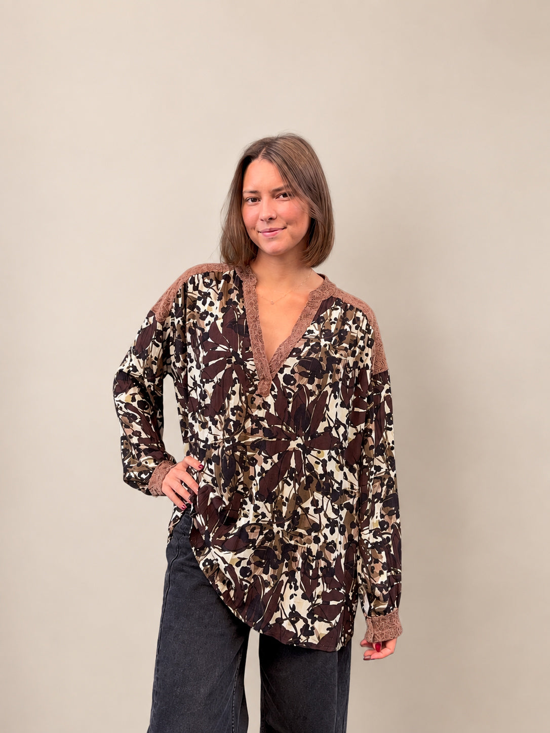 Blouse imprimée florale marron – L'élégance bohème & féminine