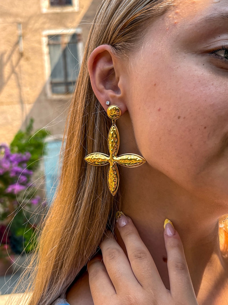 Boucles d’oreilles trèfle doré – Porte-bonheur discret & élégant