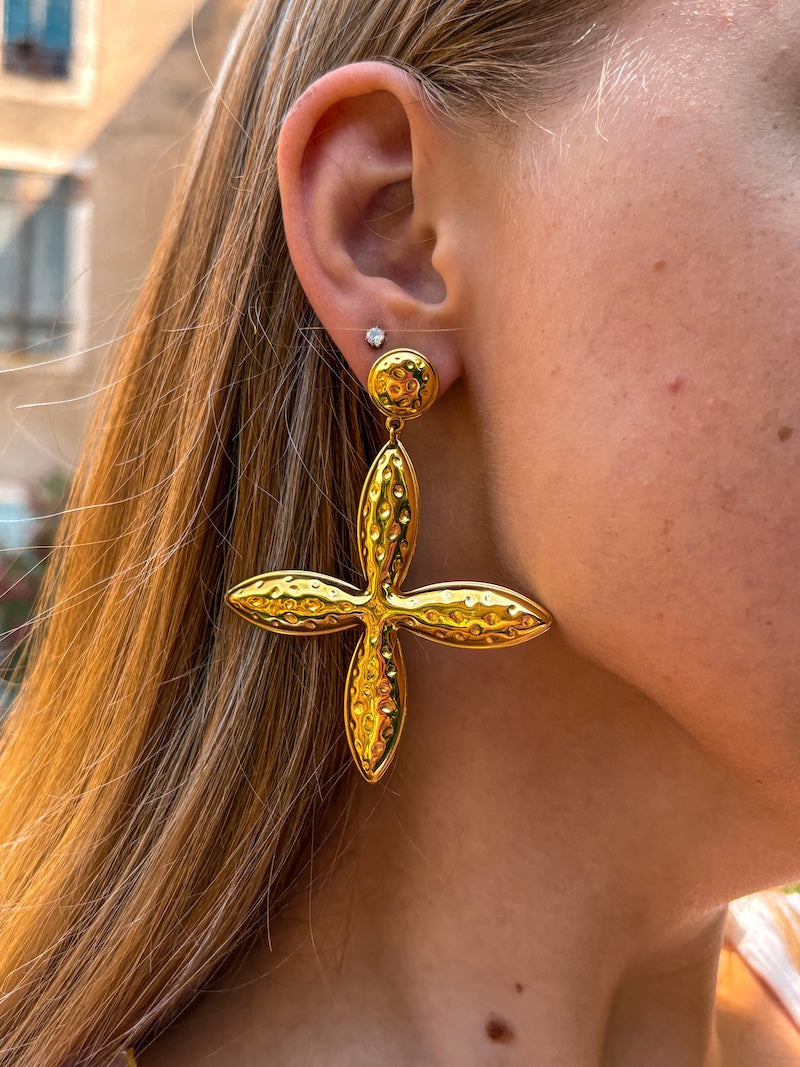 Boucles d’oreilles trèfle doré – Porte-bonheur discret & élégant