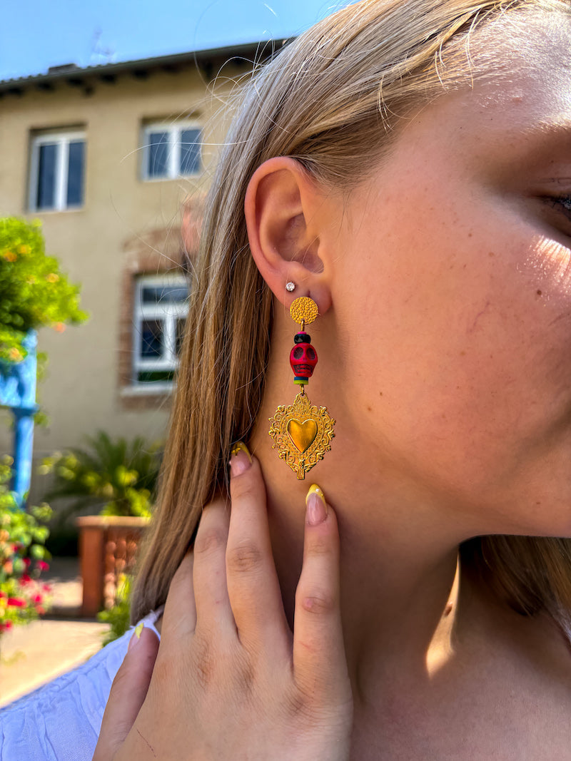 Boucles d'oreilles tête de mort et coeur Milagros en acier et Howlite