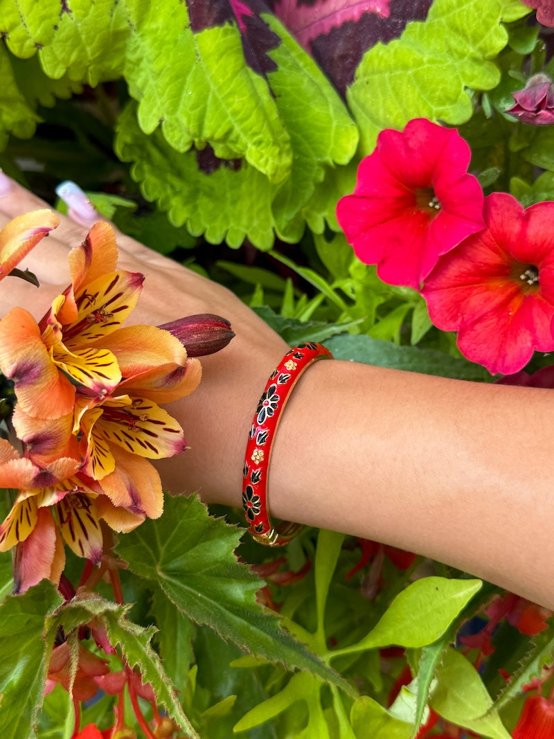 Bracelet jonc en acier ouge à fleurs