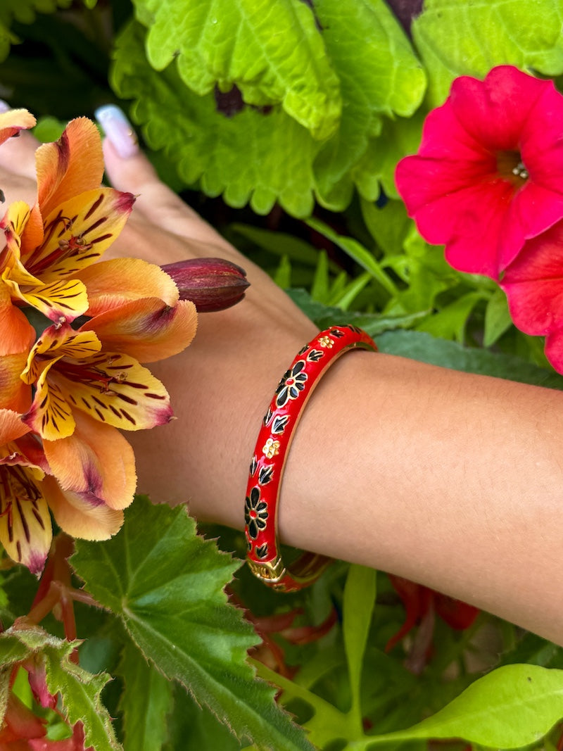 Bracelet jonc en acier ouge à fleurs