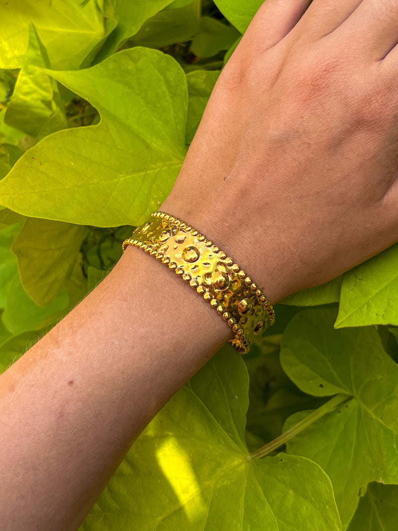 Bracelet manchette martelé doré – Esprit ethnique