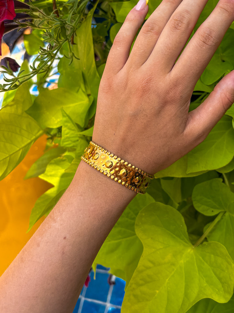 Bracelet manchette martelé doré – Esprit ethnique