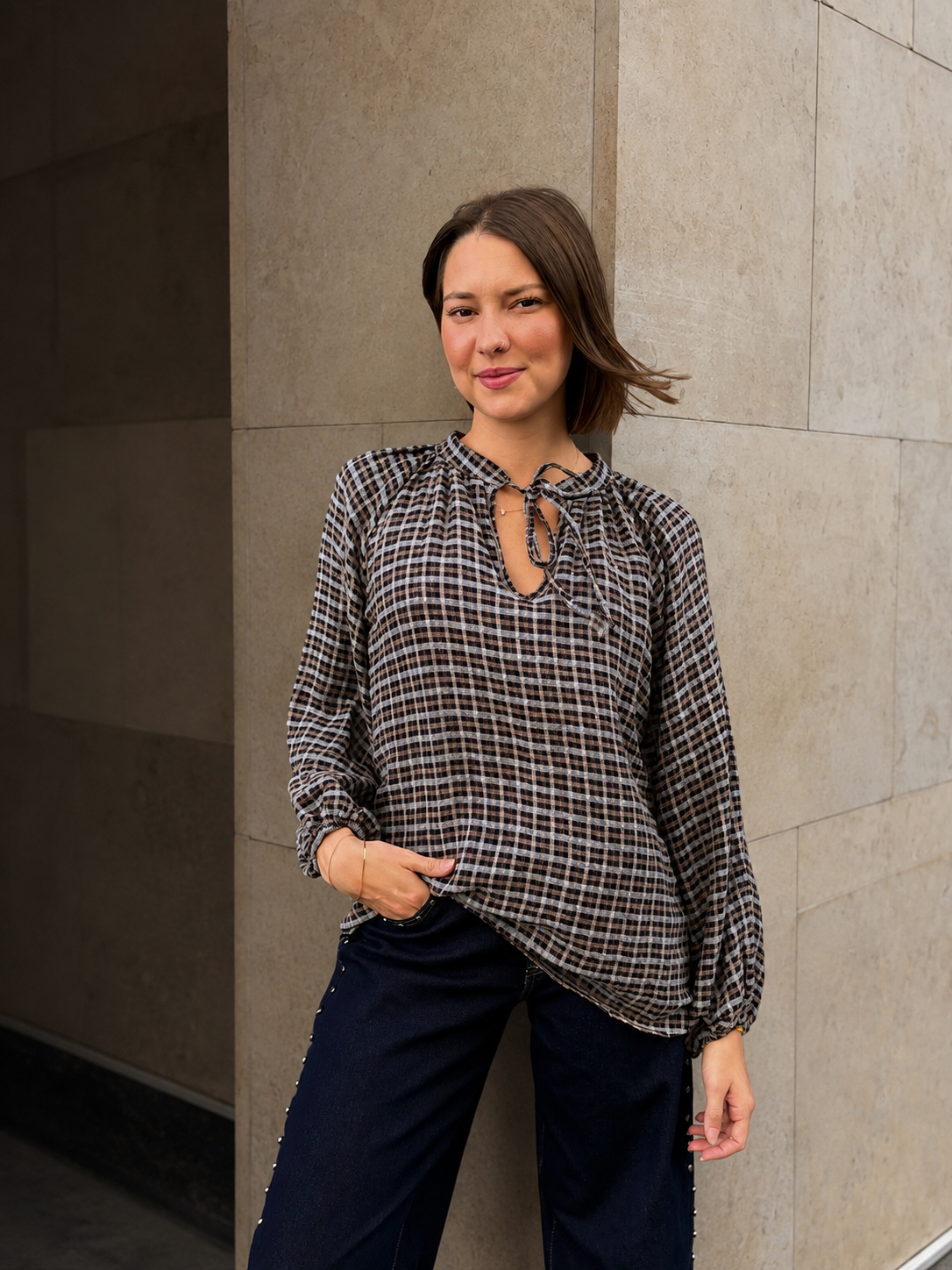chemise bleu marine à carreaux tendance pour femme