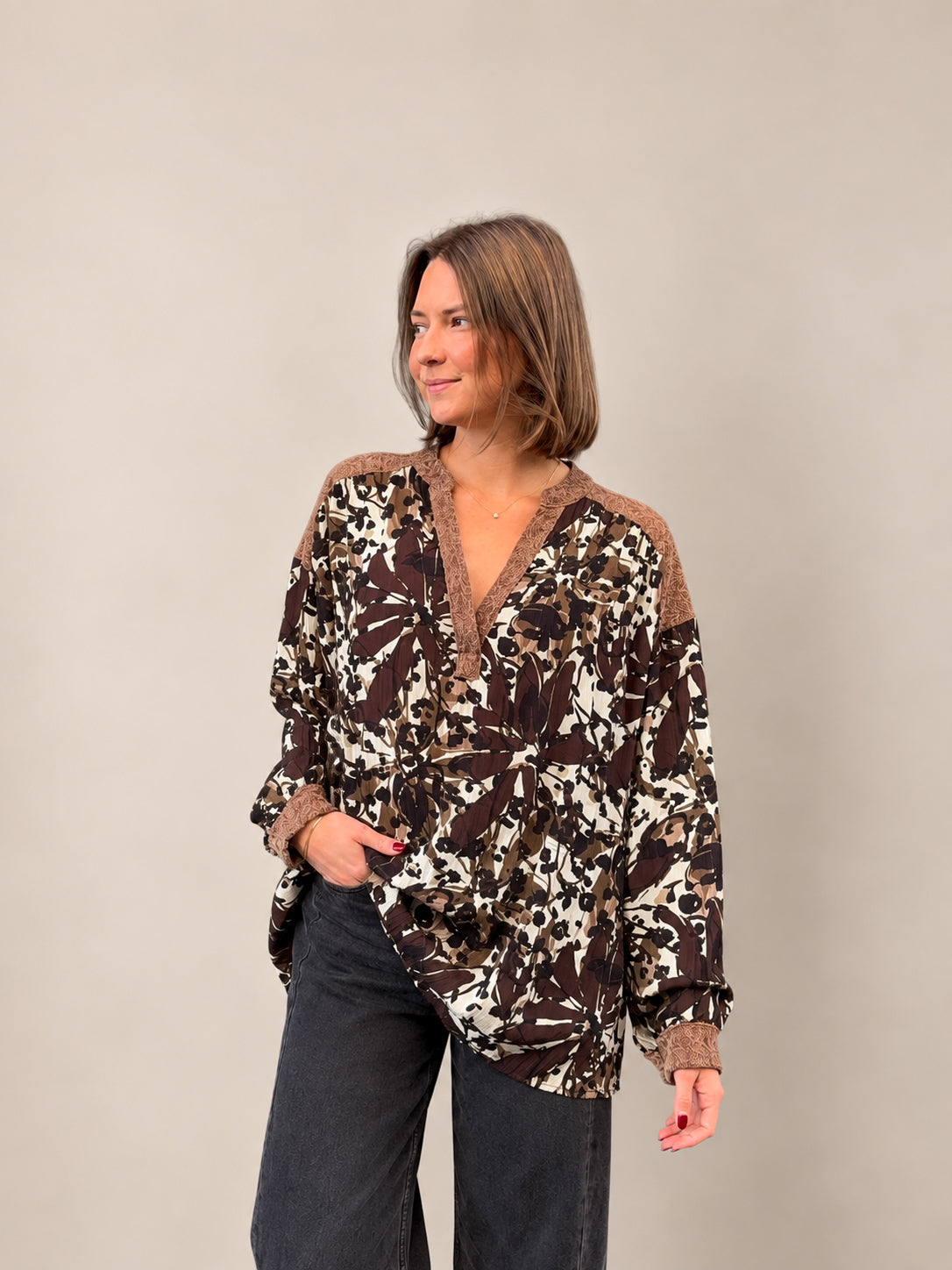 Blouse imprimée florale marron – L'élégance bohème & féminine