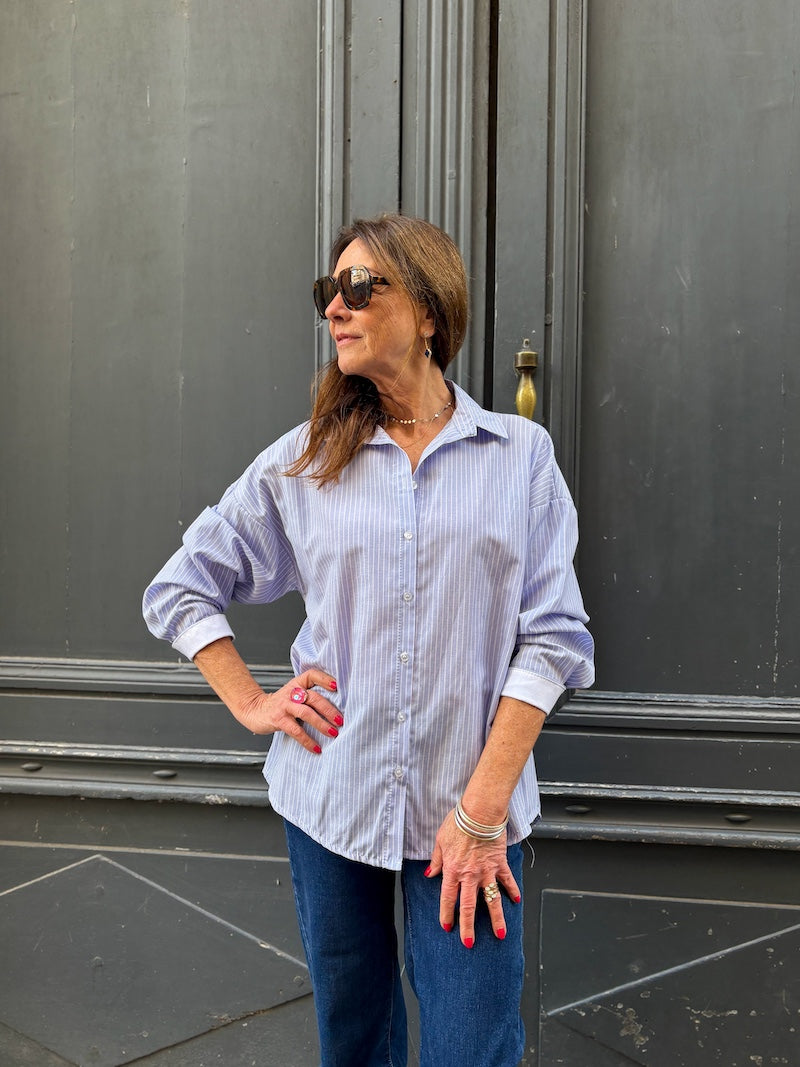 Chemise tendance à rayures bleues et blanches