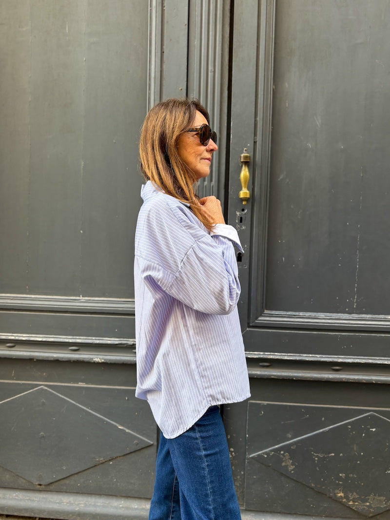 Chemise tendance à rayures bleues et blanches