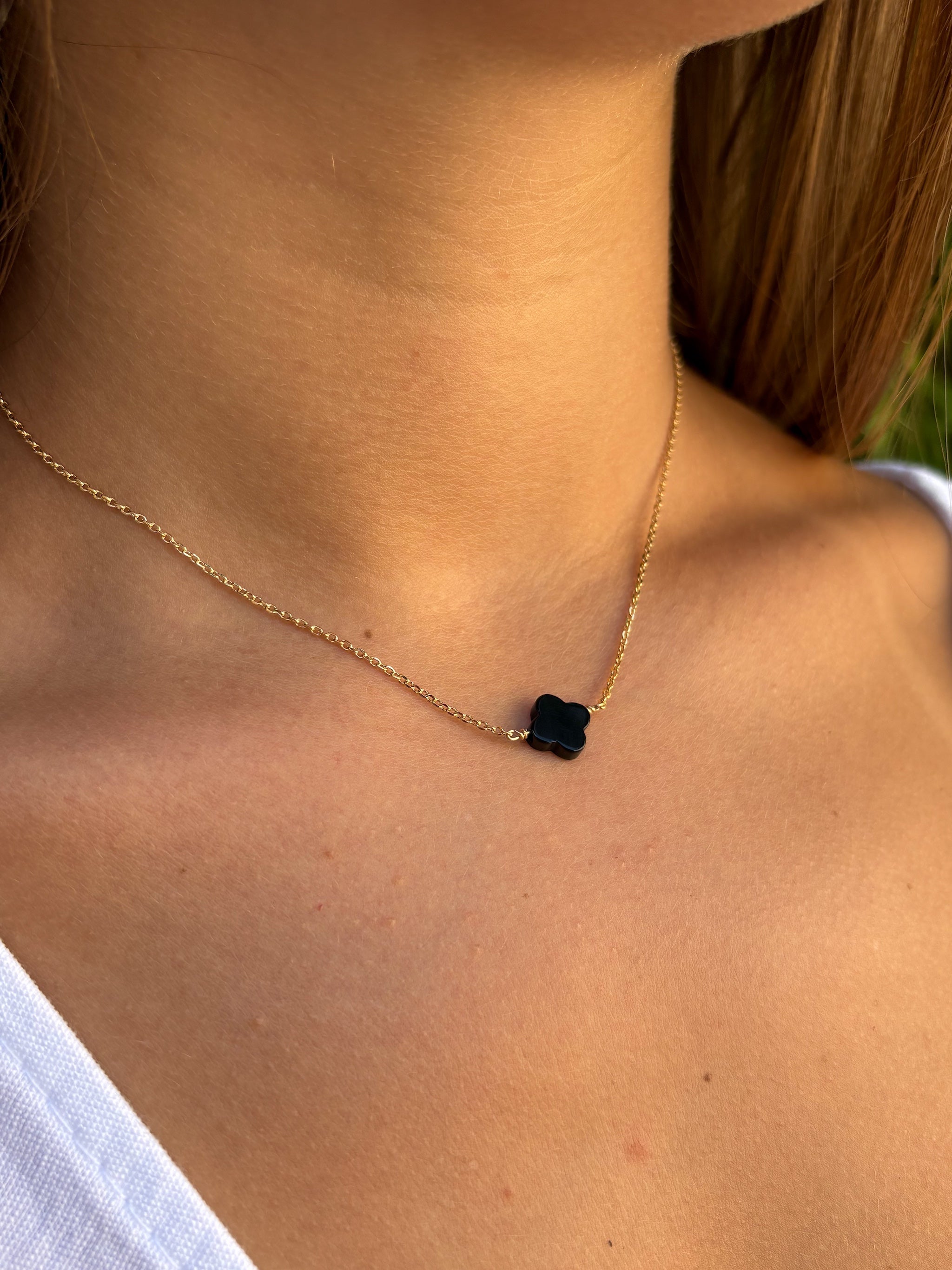 Collier porte-bonheur trèfle à 4 feuilles noir