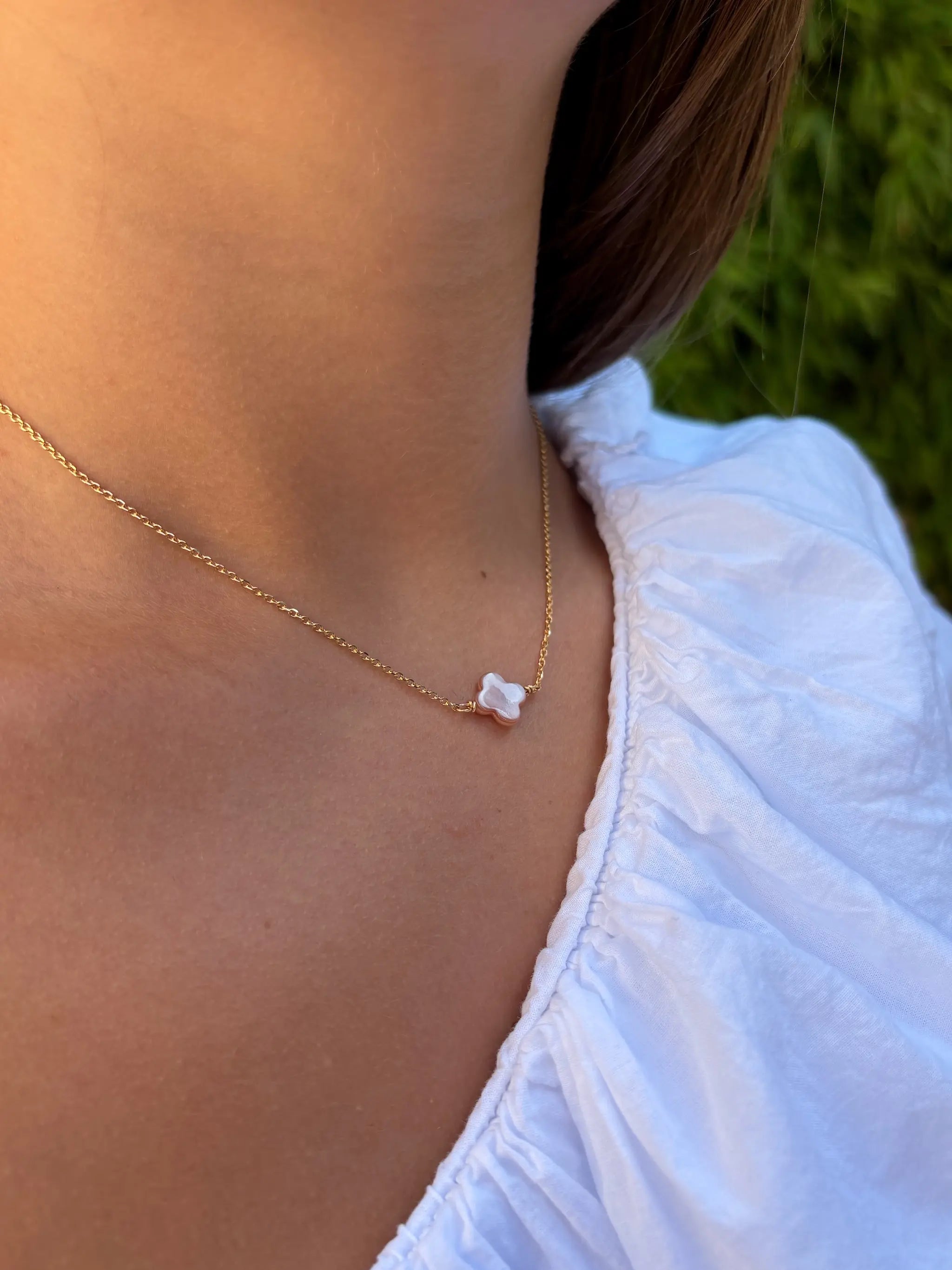 Collier minimaliste trèfle en plaqué or 18 carats