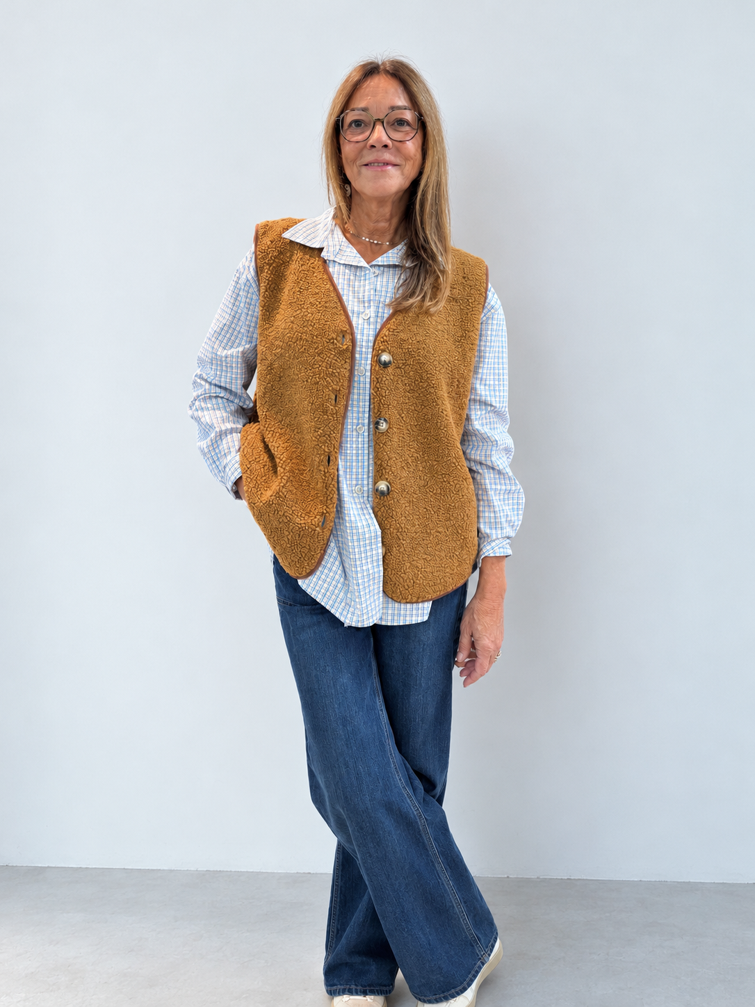 Gilet sans manches en moumoute à boutons