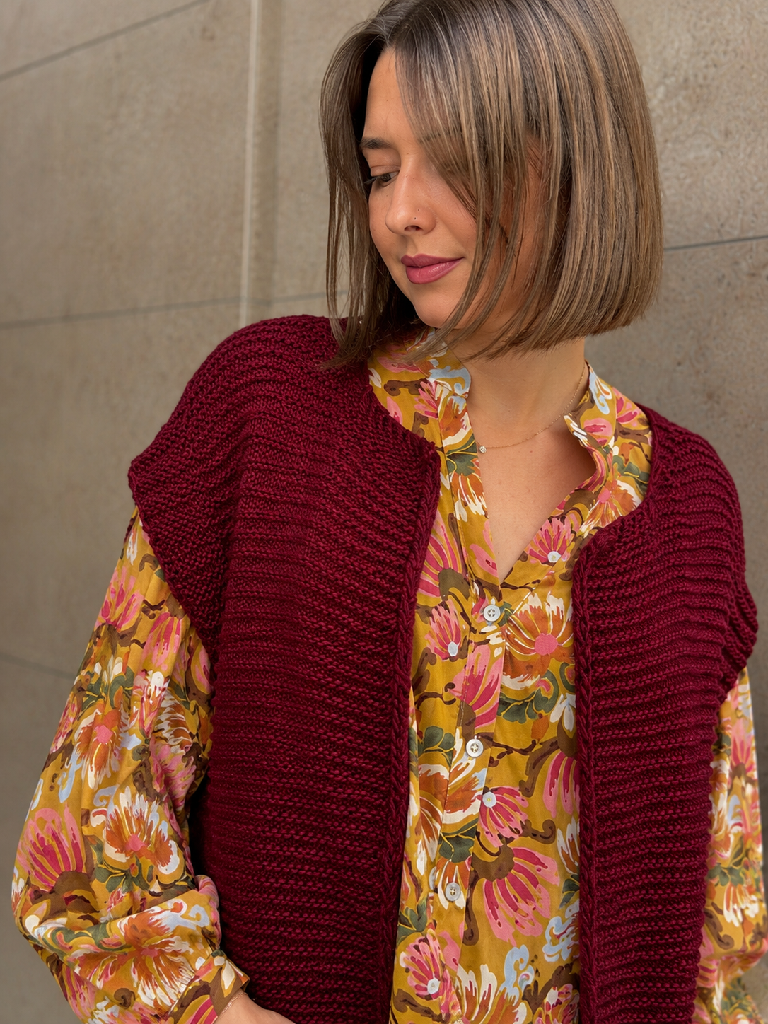 gilet tendance en crochet bordeaux pour femme