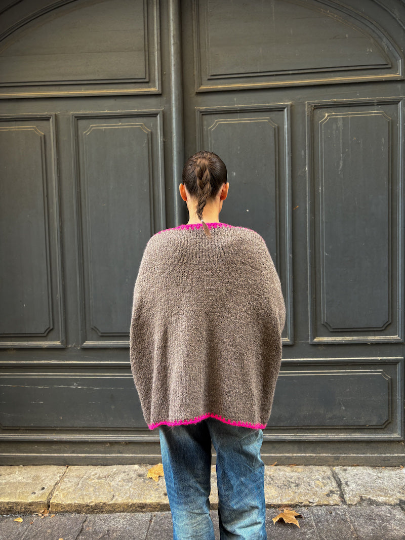 Gilet taupe femme avec détails roses
