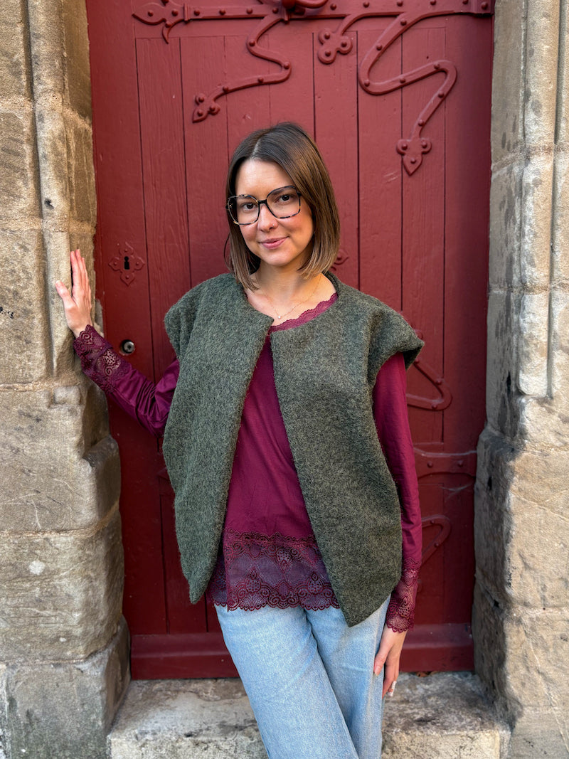 Veste sans manches kaki duveteux moumoute