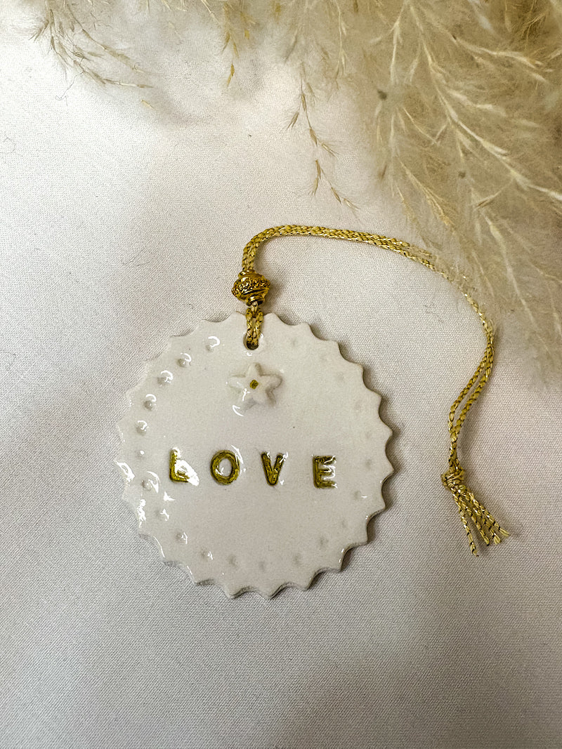 Porte bonheur fait main Médaille Love