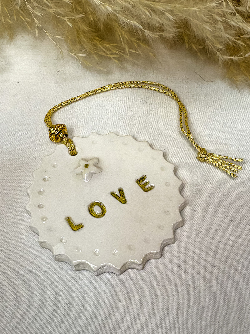 Porte bonheur fait main Médaille Love