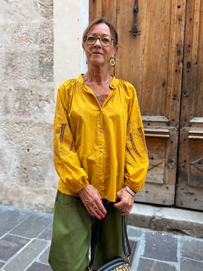 Blouse boutonnée broderies sur les manches - Bohème et chic