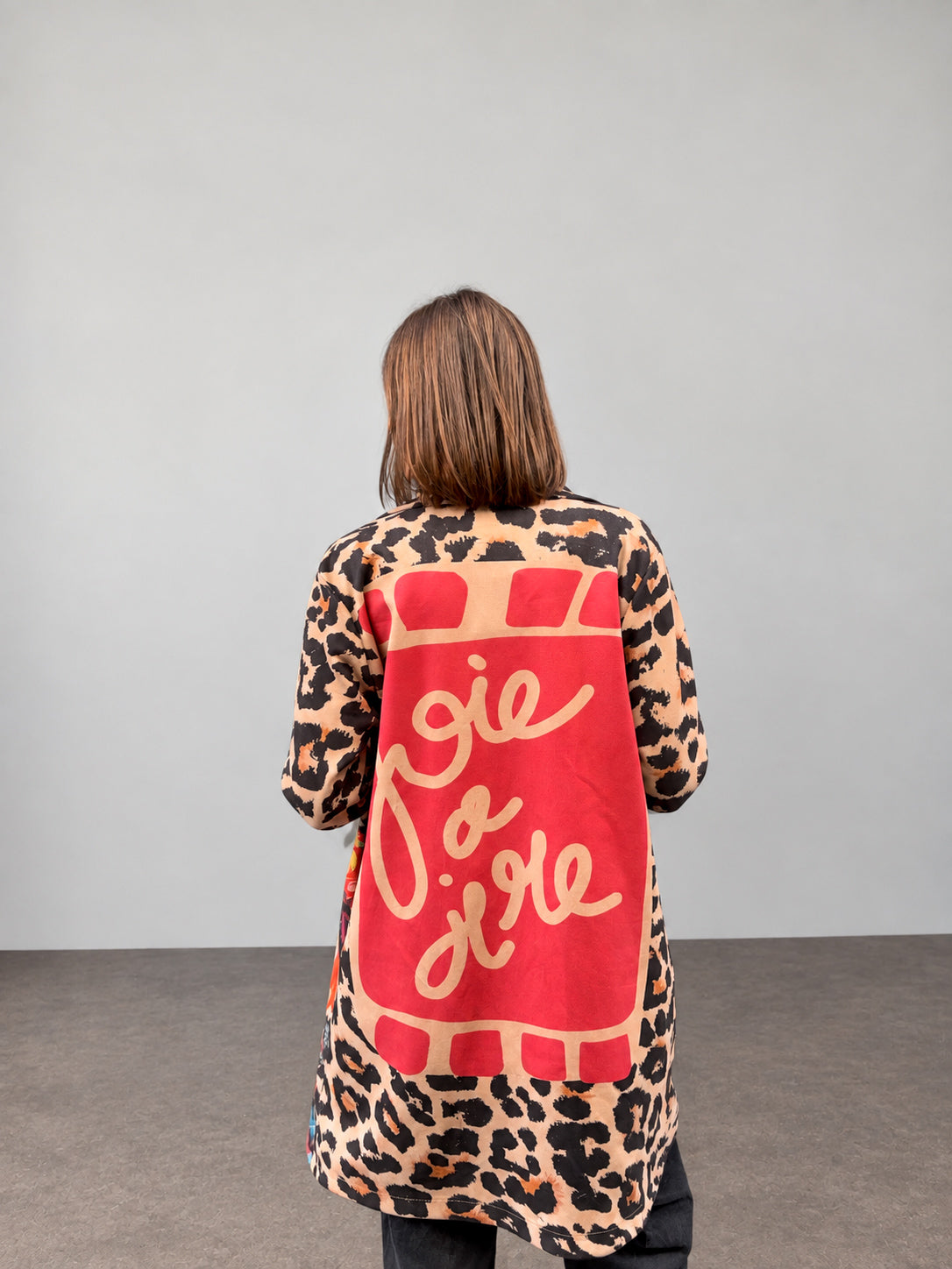 Veste longue imprimé léopard bohème-chic - Tendance et moderne