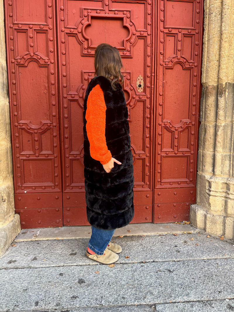 Manteau en fausse fourrure noir sans manche
