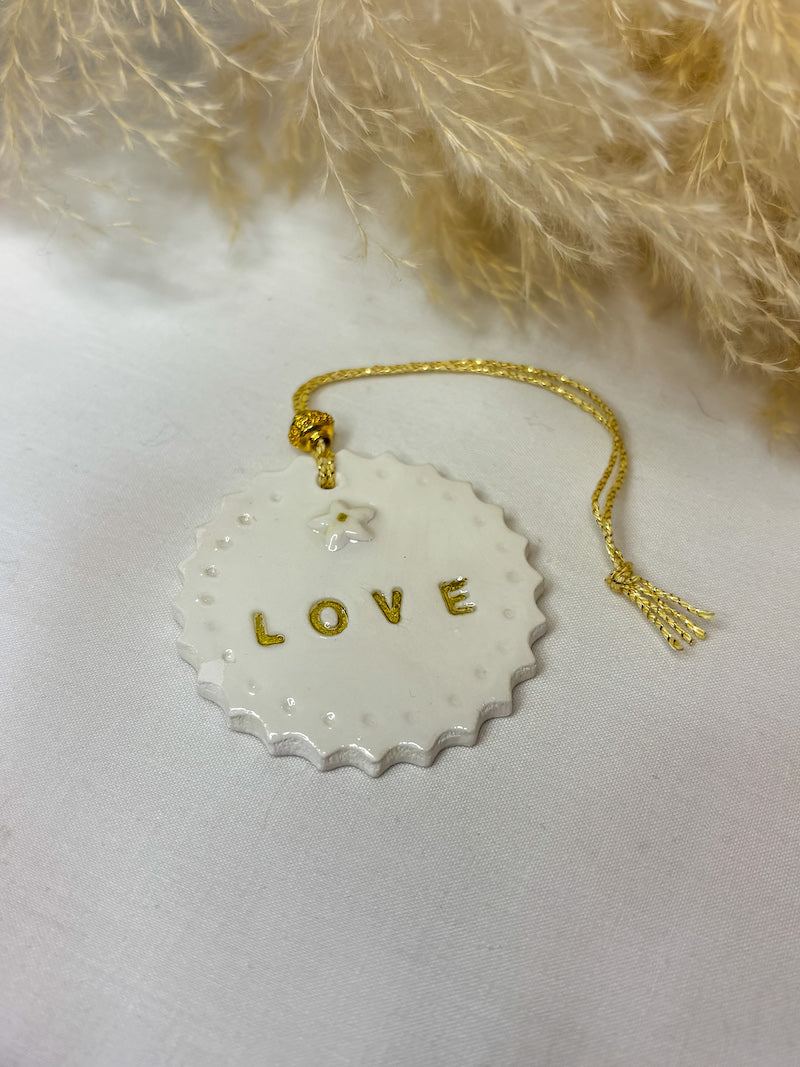 Porte bonheur fait main Médaille Love