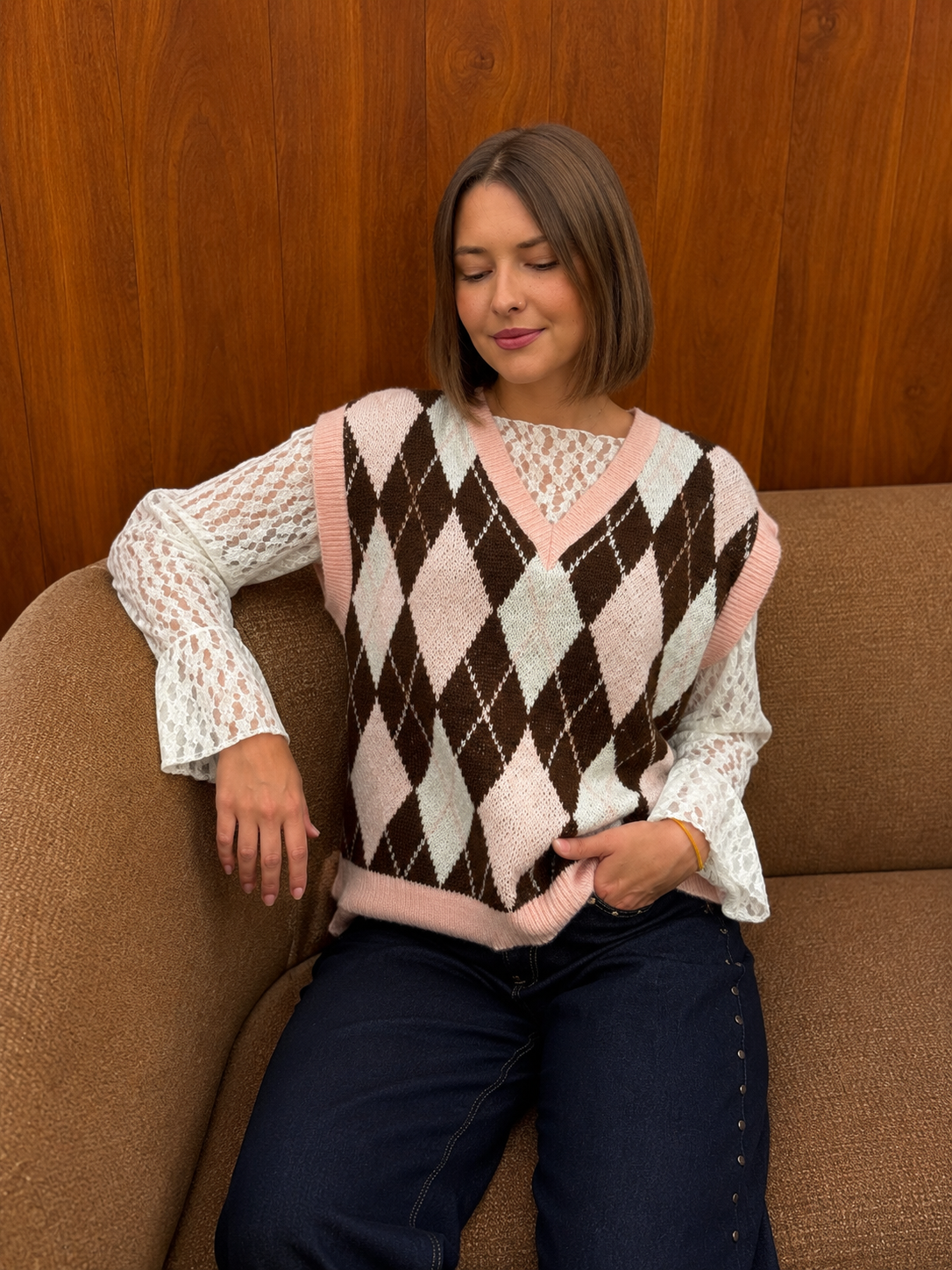 pull sans manches jacquard marron et rose tendance