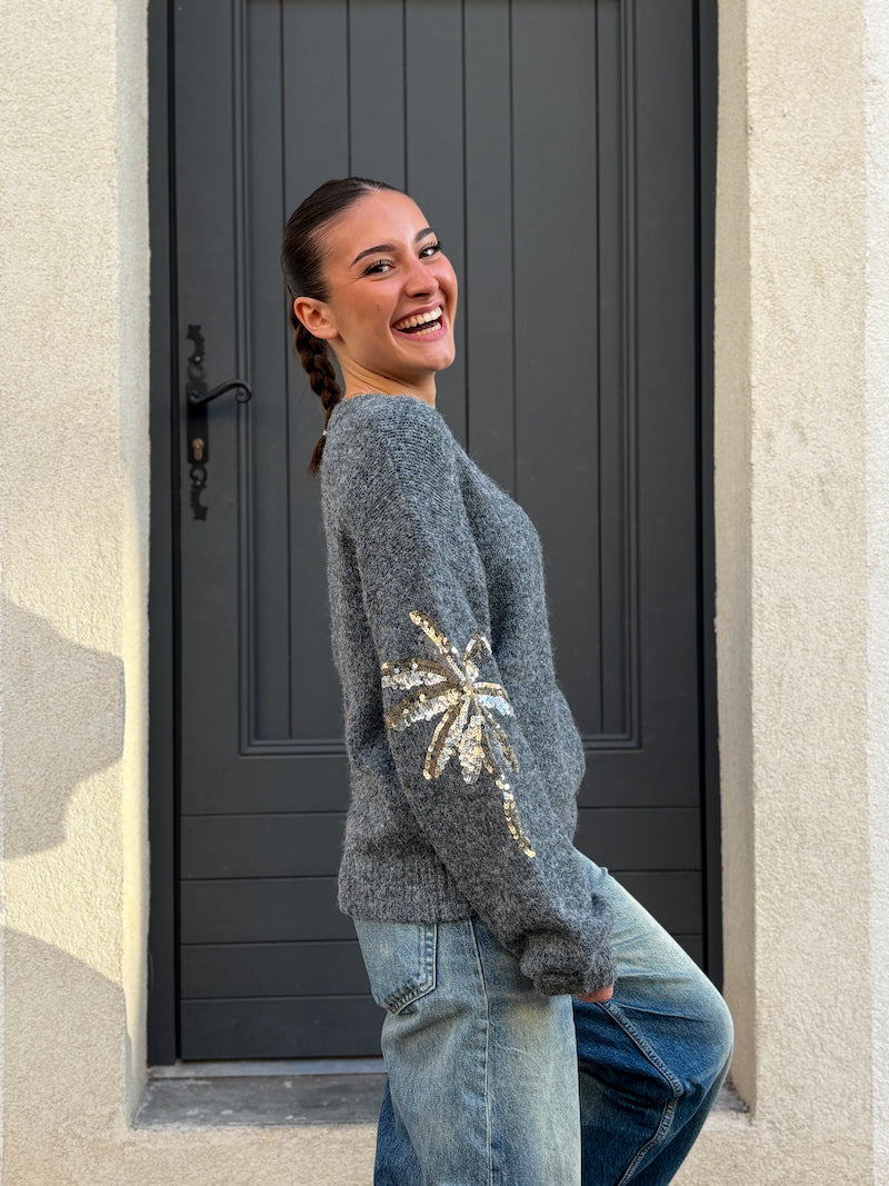 Pull gris en laine avec palmiers