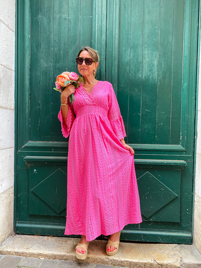 Robe longue en dentelle rose bohème