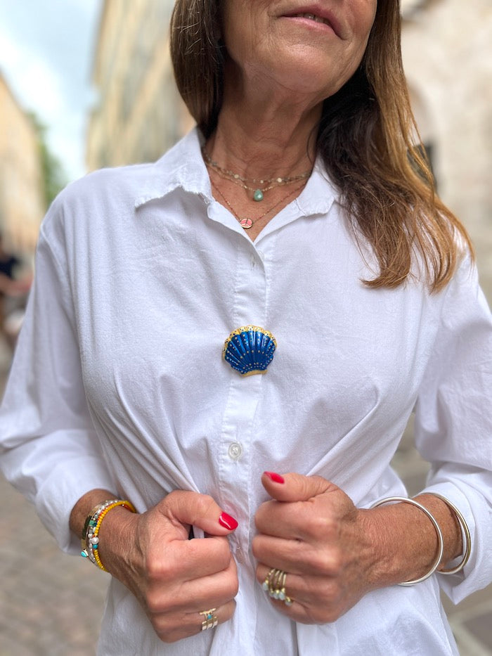Broche coquille Saint-Jacques de Compostelle bleu indigo Rose Karma©