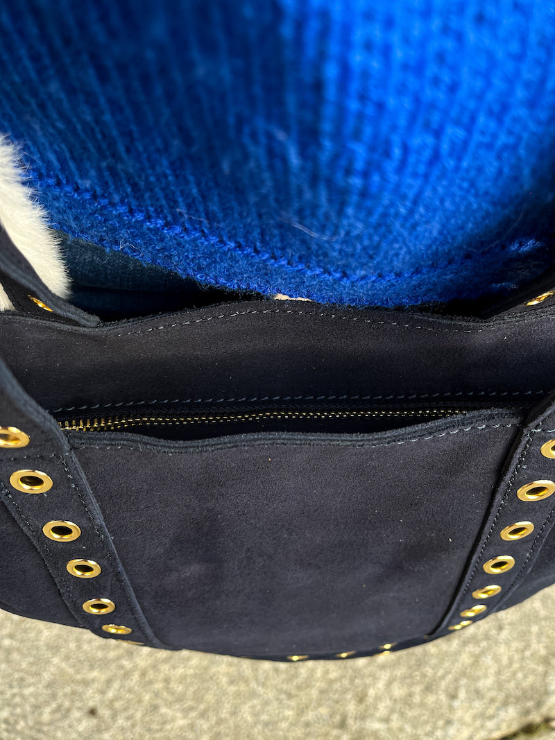 Sac à main clouté en daim bleu marine