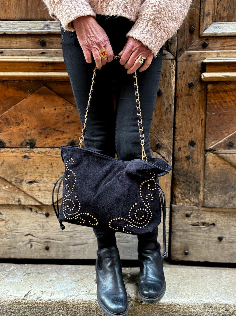 Sac à main tendance en daim noir clouté
