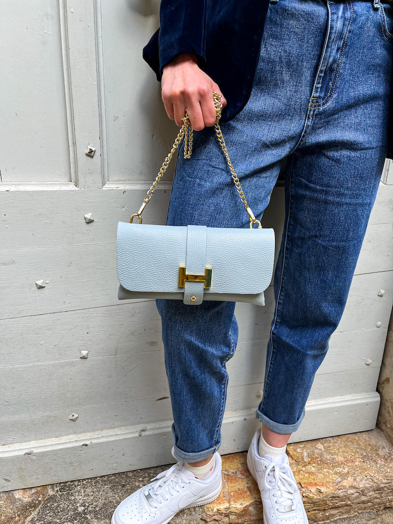 Sac bandoulière en chaîne et cuir bleu ciel