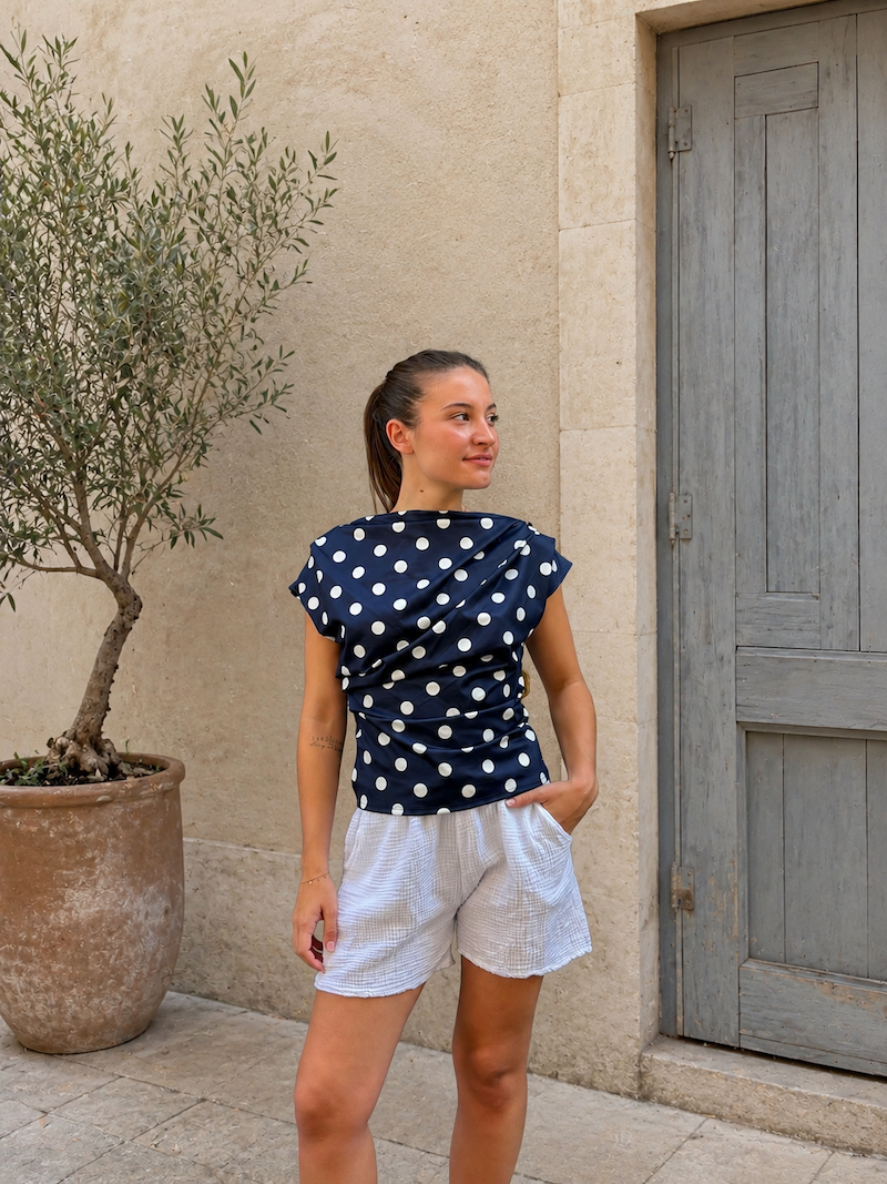 Top bleu marine à pois