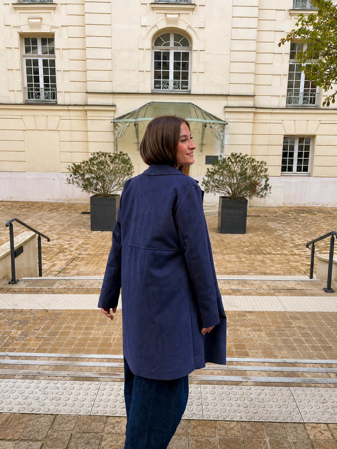 trench long bleu marine pour femme idéal mi-saison automne