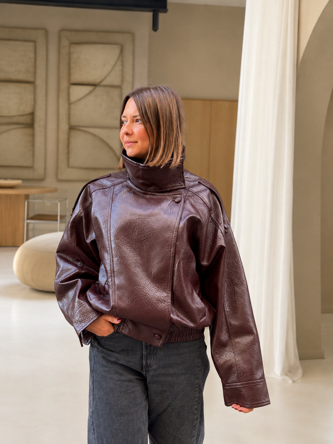 veste bomber en similicuir bordeaux tendance femme