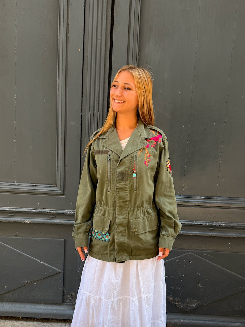 Veste militaire customisée à l'effigie de Frida Kahlo