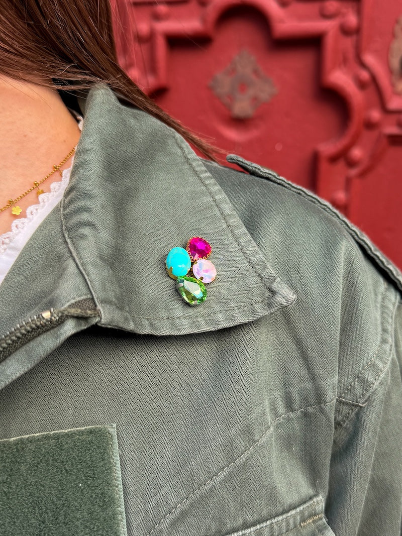 Veste militaire kaki pour femme customisée de Fleurs