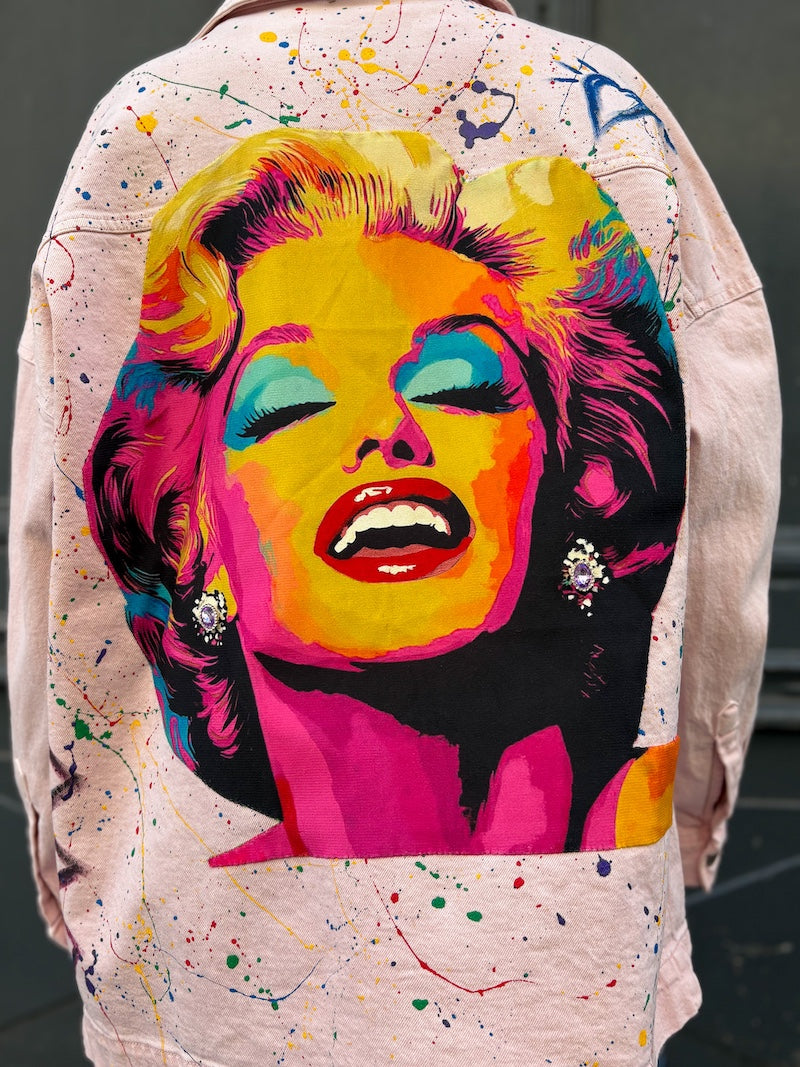 Veste en jean rose oversize customisée Marilyn Monroe Pop Art