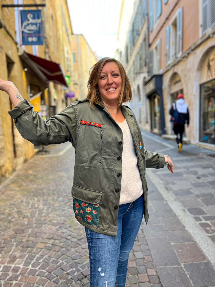 veste militaire customisee a l'effigie de la vierge de guadalupe