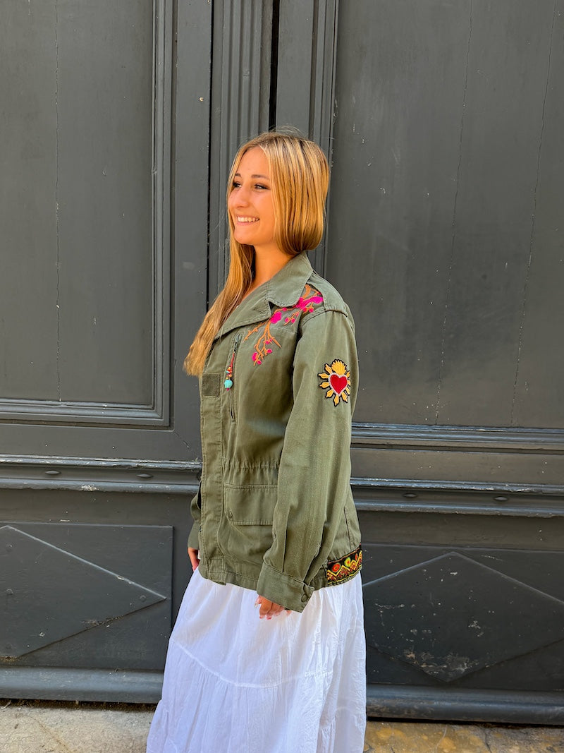 Veste militaire customisée à l'effigie de Frida Kahlo