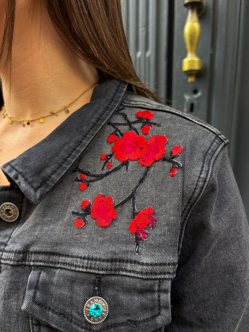 Veste en jean noir brodée à la main Frida Kahlo - Rosa Nocturna